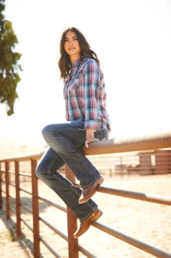 Ariat International Women's REAL Perfect Rise Stretch Rosa Boot Cut Jean -HerraduraDeOro 00000WE12 1 50df8ebc dfef 4c6c 9d9b ee0f90299149