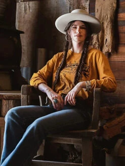 WRANGLER X YELLOWSTONE WOMEN'S STEERHEAD LONG SLEEVE TEE IN CURRY -HerraduraDeOro 00000WE22 1 c9bae15e 1117 4816 af6f d8357eda3819