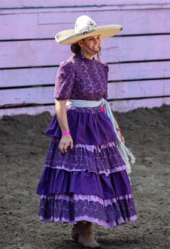 BOTA DE ESTILO ESCARAMUZA PARA DAMA EN COLOR VINO. -HerraduraDeOro 00000WE 3 d0c192cb 7fd1 4795 bf75 083deaccffc7