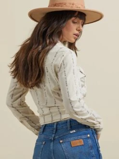 WOMEN'S WRANGLER RETRO® LONG SLEEVE SOUTHWESTERN STRIPE WESTERN SNAP SHIRT IN WHITE STRIPE*FREE SHIPPING* FREE GIFT* -HerraduraDeOro 2 9bf6ce32 197c 44ca 8373 d62df6305201