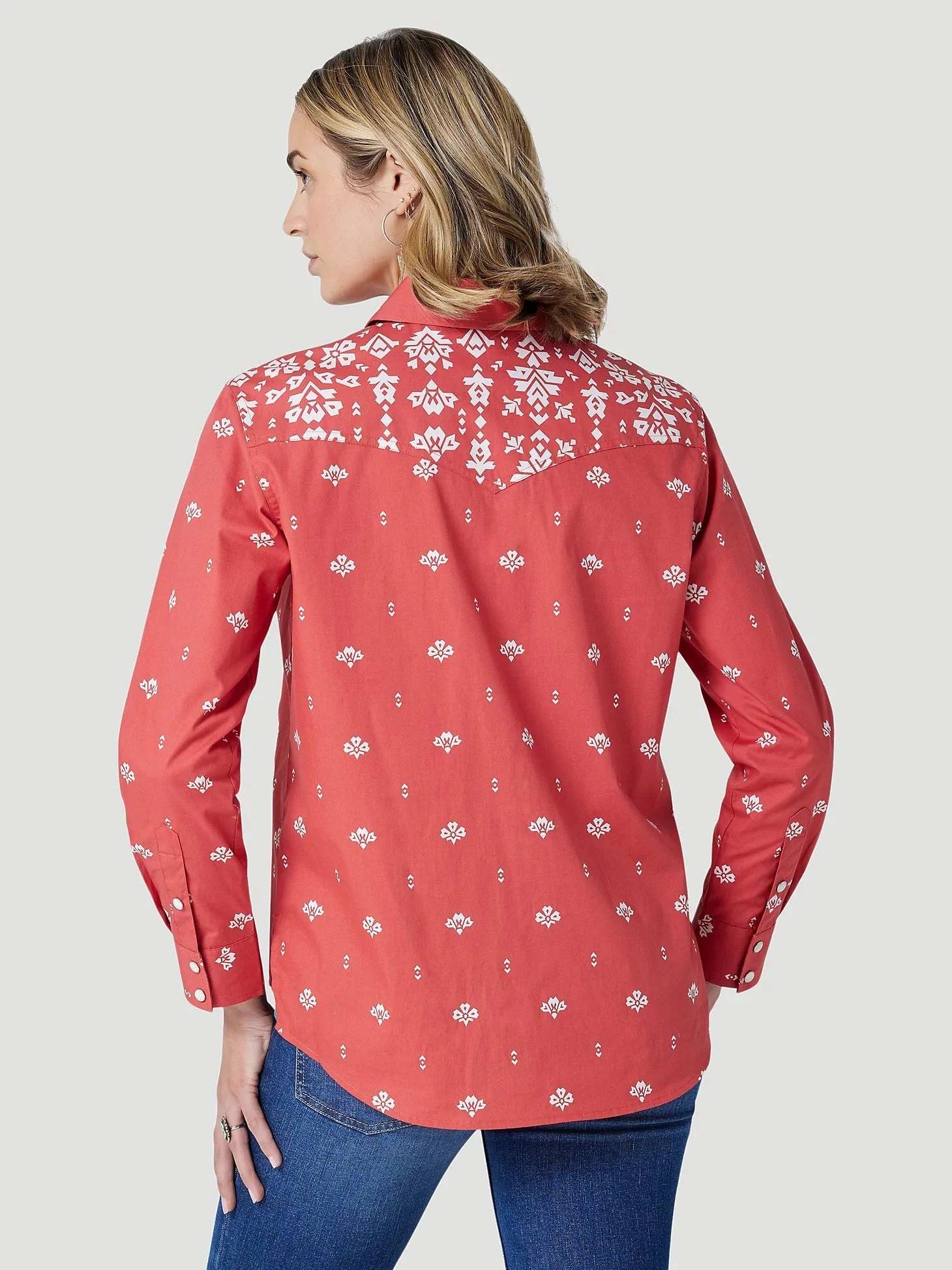 WOMEN'S WRANGLER RETRO AMERICANA BANDANA WESTERN SNAP SHIRT IN RED*FREE SHIPPING* FREE GIFT* 4 WOMEN'S WRANGLER RETRO AMERICANA BANDANA WESTERN SNAP SHIRT IN RED*FREE SHIPPING* FREE GIFT* - Image 4