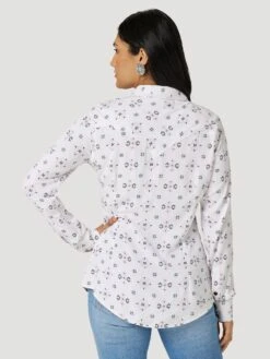 WOMEN'S WRANGLER RETRO® GEO PRINT WESTERN SNAP SHIRT IN WHITE TEC *FREE SHIPPING* FREE GIFT* -HerraduraDeOro 3 95a4b338 6e6e 443f bd6c 7602af4cc74f