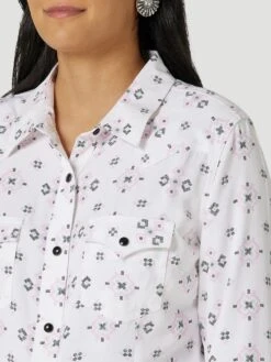WOMEN'S WRANGLER RETRO® GEO PRINT WESTERN SNAP SHIRT IN WHITE TEC *FREE SHIPPING* FREE GIFT* -HerraduraDeOro 4 0afbbf1b d4e3 4b00 a269 1d5881315051