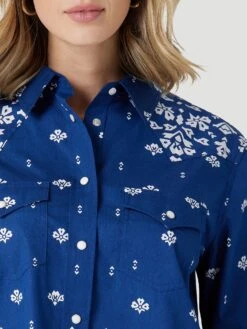 WOMEN'S WRANGLER RETRO AMERICANA BANDANA WESTERN SNAP SHIRT IN BLUE PRINT*FREE SHIPPING* FREE GIFT* 8 WOMEN'S WRANGLER RETRO AMERICANA BANDANA WESTERN SNAP SHIRT IN BLUE PRINT*FREE SHIPPING* FREE GIFT* -HerraduraDeOro 4 a3b0b97d 5337 4846 80e7 1bdab1adf268