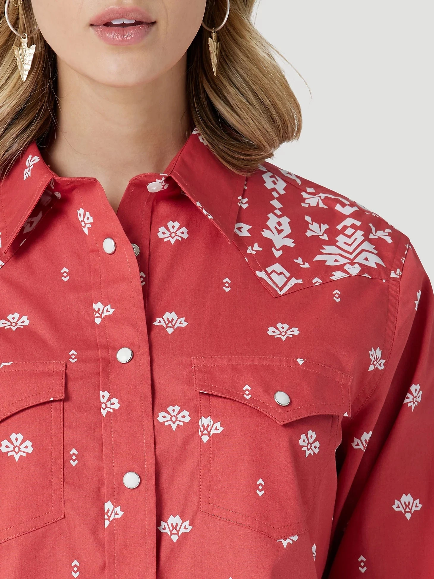 WOMEN'S WRANGLER RETRO AMERICANA BANDANA WESTERN SNAP SHIRT IN RED*FREE SHIPPING* FREE GIFT* 5 WOMEN'S WRANGLER RETRO AMERICANA BANDANA WESTERN SNAP SHIRT IN RED*FREE SHIPPING* FREE GIFT* - Image 5