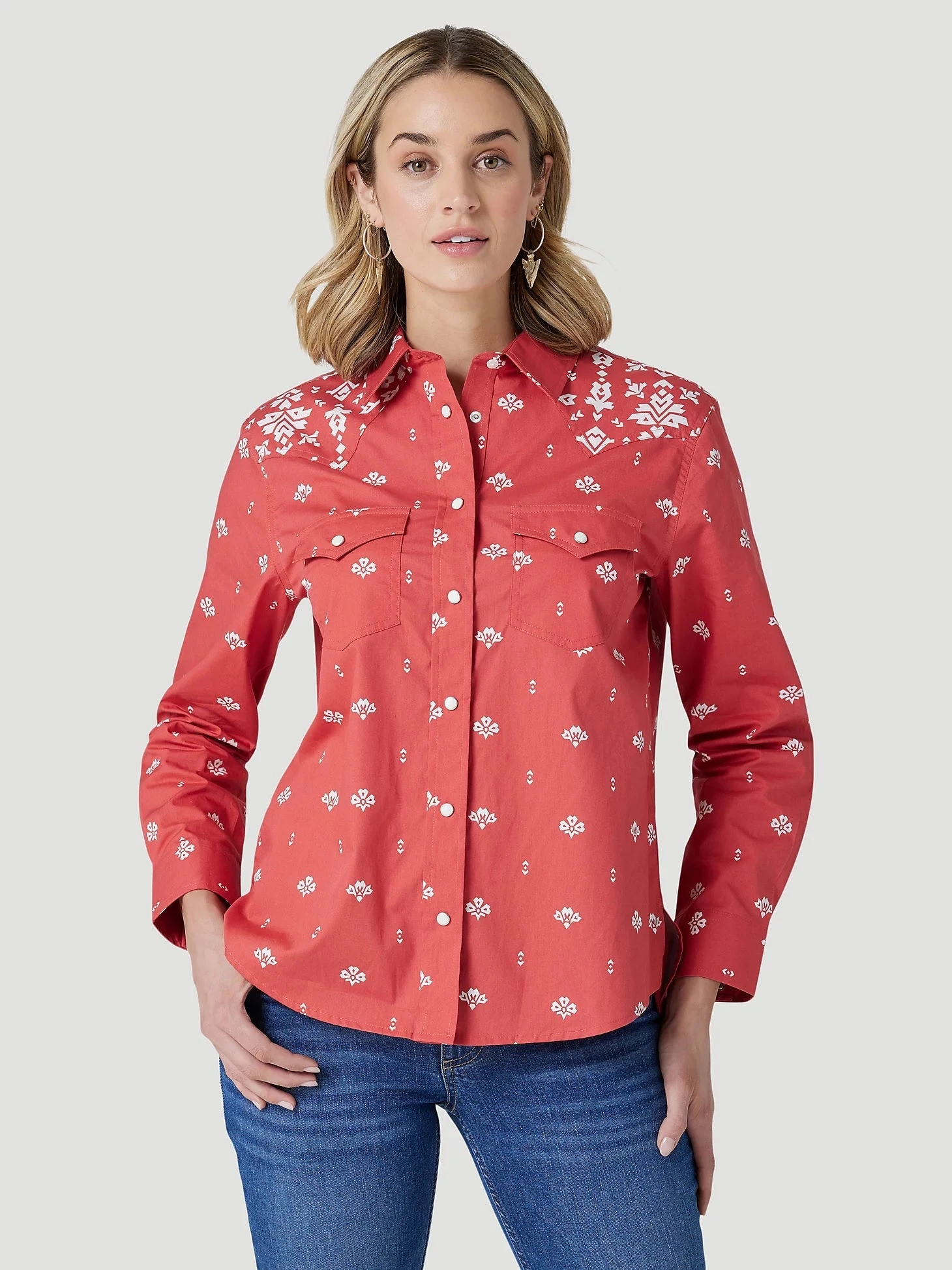 WOMEN'S WRANGLER RETRO AMERICANA BANDANA WESTERN SNAP SHIRT IN RED*FREE SHIPPING* FREE GIFT* 3 WOMEN'S WRANGLER RETRO AMERICANA BANDANA WESTERN SNAP SHIRT IN RED*FREE SHIPPING* FREE GIFT* - Image 3