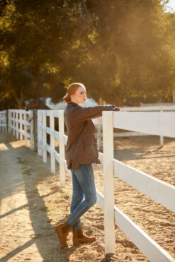 ARIAT WOMEN'S WEXFORD BOOTS - ROUND TOE *FREE SHIPPING* *FREE ARIAT T-SHIRT WITH PURCHASE* -HerraduraDeOro 8 S23 WMS ENGL Carmel LaCunha Shot 18 1661 RTL