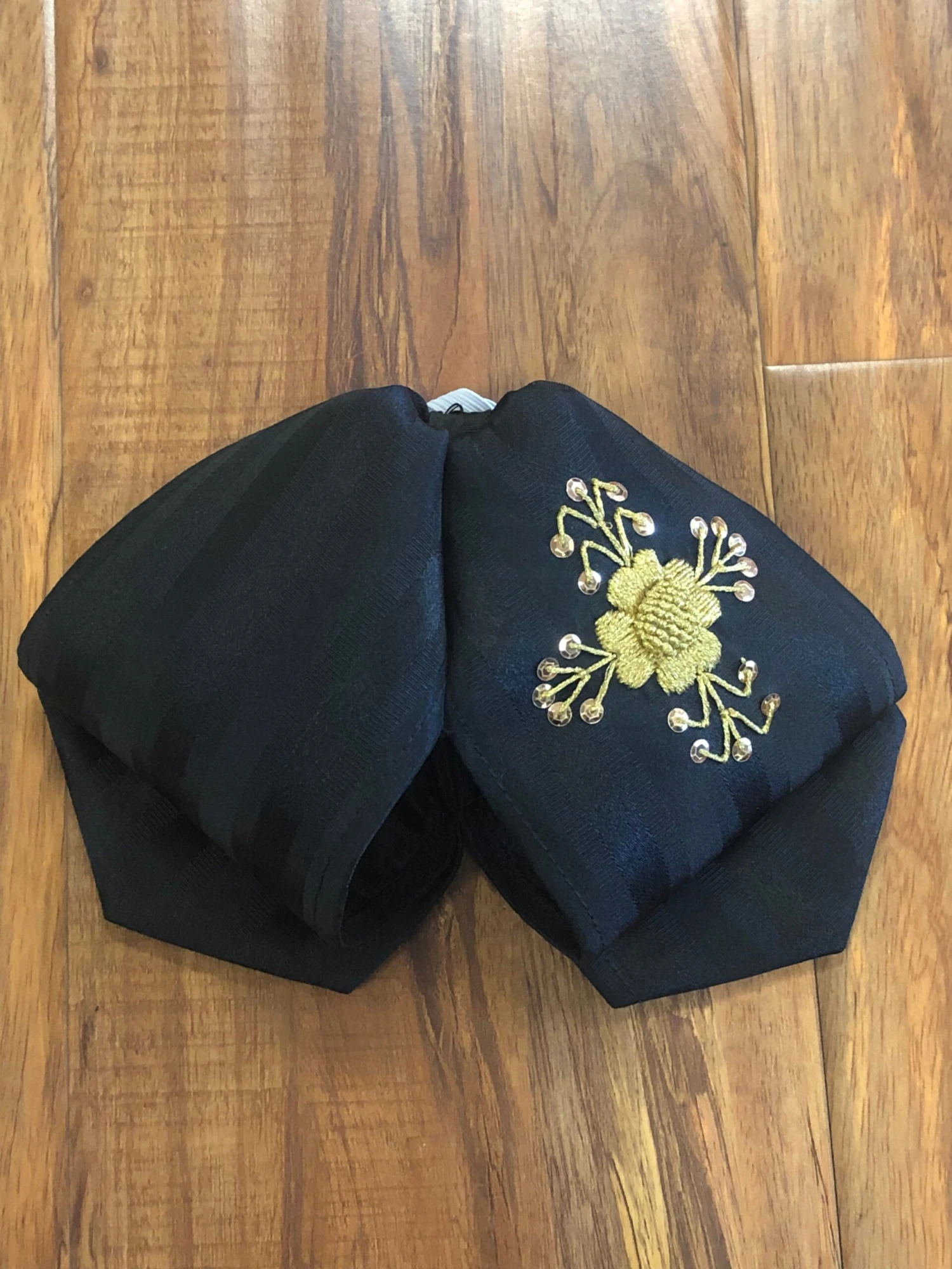 MOŇO CHARRO NEGRO BORDADO EN ORO A MANO . BLACK CHARRO TIE 1 MOŇO CHARRO NEGRO BORDADO EN ORO A MANO . BLACK CHARRO TIE