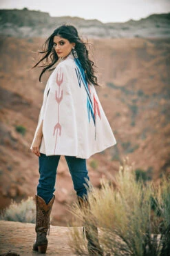 Ariat Women's Chimayo Southwestern Print Cape Coat -HerraduraDeOro F22 WMS WEST GhostRanch LaCunha Shot 04 10774 RTL