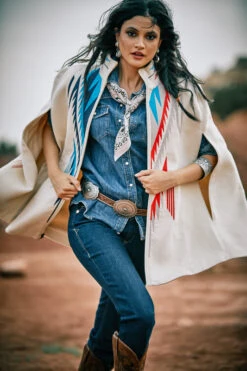 Ariat Women's Chimayo Southwestern Print Cape Coat -HerraduraDeOro F22 WMS WEST GhostRanch LaCunha Shot 04 11127 RTL