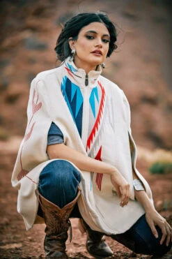 Ariat Women's Chimayo Southwestern Print Cape Coat -HerraduraDeOro F22 WMS WEST GhostRanch LaCunha Shot 04 11288 RTL