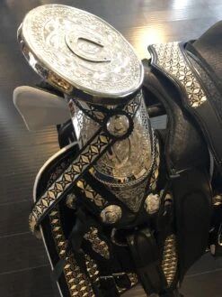 BLACK MEXICAN SADDLE WITH SLIVER EMBROIDERY AND OSTRICH LEATHER -HerraduraDeOro SLIVER AND OSTRICH SADDLE 3 02 01 2019
