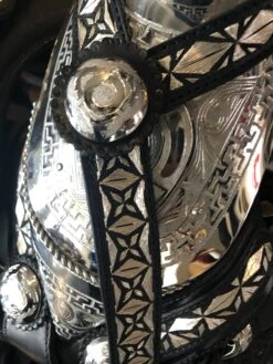 BLACK MEXICAN SADDLE WITH SLIVER EMBROIDERY AND OSTRICH LEATHER -HerraduraDeOro SLIVER AND OSTRICH SADDLE 5 02 01 2019