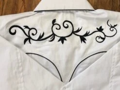 CAMISOLOA CHARRA BLANCA CON BORDADO Y DIES EN COLOR NEGRO. WHITE COLOR CHARRO SHIRT WITH BLACK EMBROIDERY WITH BLACK BUTTONS -HerraduraDeOro WHITE BLACK CHARRO SHIRT 5 06 16 2019