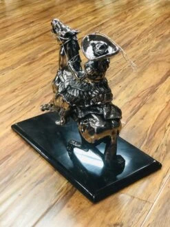 ESCARAMUZA -HerraduraDeOro image 0e3a9836 b1eb 448b 8ac1 c2a4a2d3d560