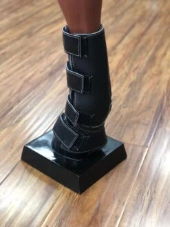 CANILLERAS DE CABALLO NEGRAS CON CAMPANA.BLACK LEATHER COMO BOOTS. -HerraduraDeOro image 1094e8b3 9e6d 4a2a 8cf4 44a9a42edafe