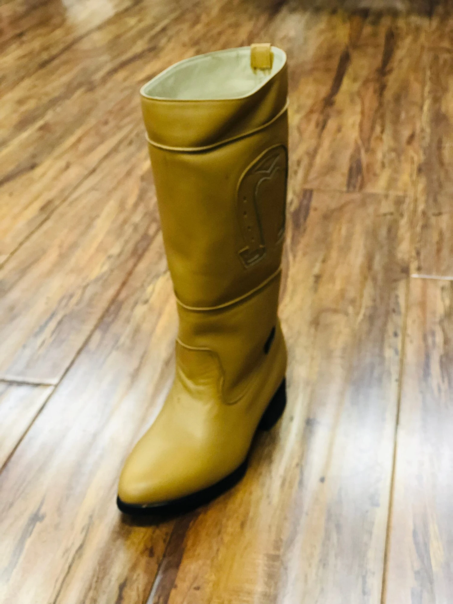 BOTA DE ESTILO ESCARAMUZA PARA DAMA EN COLOR BAYO 6 BOTA DE ESTILO ESCARAMUZA PARA DAMA EN COLOR BAYO - Image 6