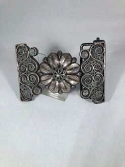 HEBILLA CHARRA FILIGRANA. CHARRO BUCKLE WITH A CONCHO IN THE MIDDLE WITH FILIGRANA WORK -HerraduraDeOro image 2e422154 5767 4c1a 91d4 b6d627c079c3