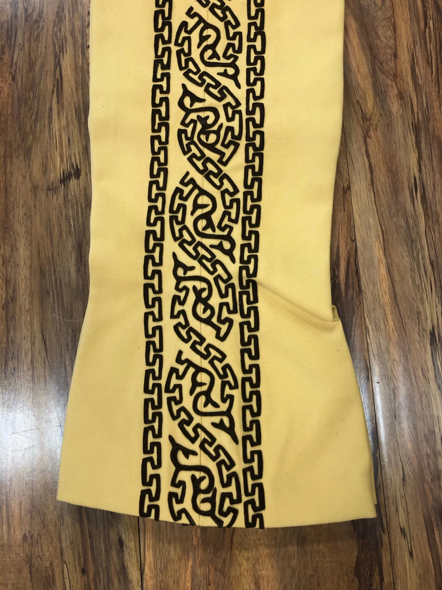 PANTALONES DE CHARRO. AUTHENTIC CHARRO PANTS THAT ARE YELLOW WITH BROWN SUEDE LEATHER STITCHED STENCIL ART WORK 2 PANTALONES DE CHARRO. AUTHENTIC CHARRO PANTS THAT ARE YELLOW WITH BROWN SUEDE LEATHER STITCHED STENCIL ART WORK - Image 2