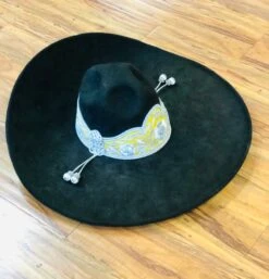 SOMBRERO DE CHARRO DE PELO DE CONEJO BORDADO EN PLATA CANUTILLO. CHARRO HAT HANDMADE. -HerraduraDeOro image 3baab989 be8e 4f3f a7b1 56334b47f322