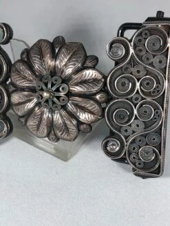HEBILLA CHARRA FILIGRANA. CHARRO BUCKLE WITH A CONCHO IN THE MIDDLE WITH FILIGRANA WORK -HerraduraDeOro image 3ec1718c a729 448b 82ea e9899d4c66ba