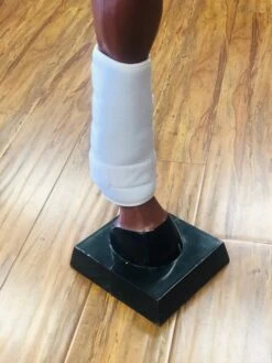 CANILERAS DE CABALLO COLOR BLANCAS PARA CABALLOS DE NEOPRENE.SE CIERRA CON VELCRO 10 CANILERAS DE CABALLO COLOR BLANCAS PARA CABALLOS DE NEOPRENE.SE CIERRA CON VELCRO -HerraduraDeOro image 824e1fd0 c1dc 4665 ba5e 1dbfd01481d9