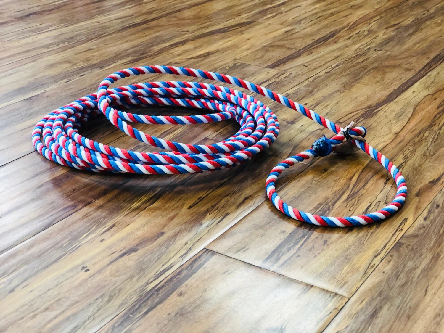 Soga Para Florear . 30FT. RED WHITE BLUE TRICK ROPING ROPE 5 Soga Para Florear . 30FT. RED WHITE BLUE TRICK ROPING ROPE - Image 5