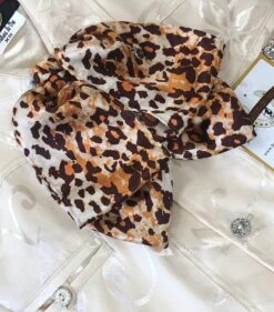 MOŇO DE CHARRO DE SEDA DE COLORS DE LEOPARDO GORGEOUS SILK LEOPARD CHARRO TIE -HerraduraDeOro image 9316d313 c954 4999 972a 7468cacf7ca5