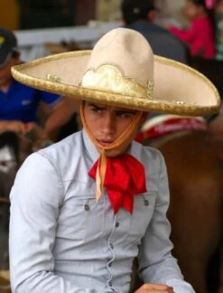 MOŇO DE CHARRO DE SEDA DE COLOR ROJO. GORGEOUS RED SILK CHARRO TIE -HerraduraDeOro image 9b2aafae d456 4464 8701 18eb5885c3d1