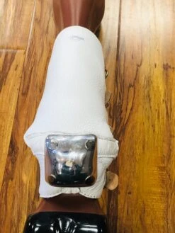 CANILLERAS PARA PATAS DE CABALLO COLOR BLANCAS DE HEBILLAS.WHITE COLOR SPORT SKID BOOT WITH BUCKLES -HerraduraDeOro image 9ce05d38 3e14 42c6 9570 b89108153ad6