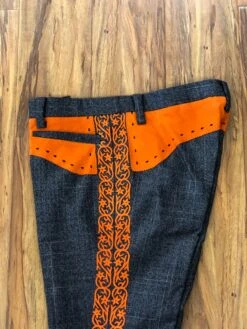 PANTALONES DE CHARRO. AUTHENTIC CHARRO PANTS THAT ARE DARK GRAY COLOR WITH CARROT SUEDE LEATHER STITCHED STENCEIL ART WORK -HerraduraDeOro image b69ee084 5ce6 478d 80e1 5cfa4b25e097