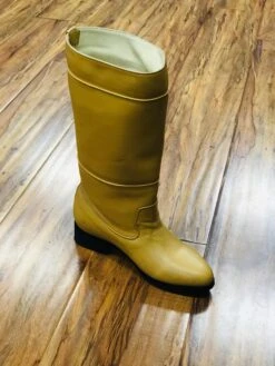 BOTA DE ESTILO ESCARAMUZA PARA DAMA EN COLOR BAYO 16 BOTA DE ESTILO ESCARAMUZA PARA DAMA EN COLOR BAYO -HerraduraDeOro image b977e935 5b34 42b4 800c 73984cf4b501