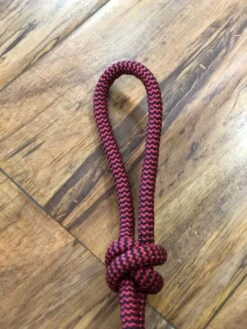 RIENDAS CHARRAS ROJO CON NEGRO. RED AND BLACK CHARRO HORSE REINS -HerraduraDeOro image c57b5c43 08b8 4435 9bf9 1c094f3221e9