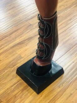 CANILLERAS PARA PATAS DE CABALLO COLOR ROBLE Y NEGRO DE HEBILLAS.BRICK AND BLACK COLOR SPORT SKID BOOT WITH BUCKLES -HerraduraDeOro image c7f5ab8b ffe4 4c11 a9ff 35ae9e60f21b