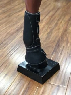 CANILLERAS DE CABALLO NEGRAS CON CAMPANA.BLACK LEATHER COMO BOOTS. -HerraduraDeOro image cd915266 f477 48c3 bb23 6fd56361133a