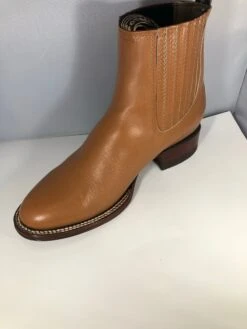 BOTINE CHARRO COLOR MIEL DE DOBLE COSTURA.MEXICAN ANKLE BOOTS