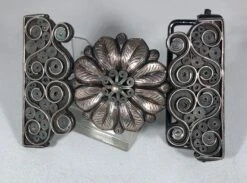 HEBILLA CHARRA FILIGRANA. CHARRO BUCKLE WITH A CONCHO IN THE MIDDLE WITH FILIGRANA WORK