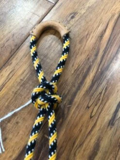 RIENDAS CHARRAS BLANCAS CON ORO Y NEGRO. WHITE AND GOLD AND BLACK CHARRO HORSE REINS -HerraduraDeOro image ddb55d92 761b 4eae 98e5 c363bc4a1f1d