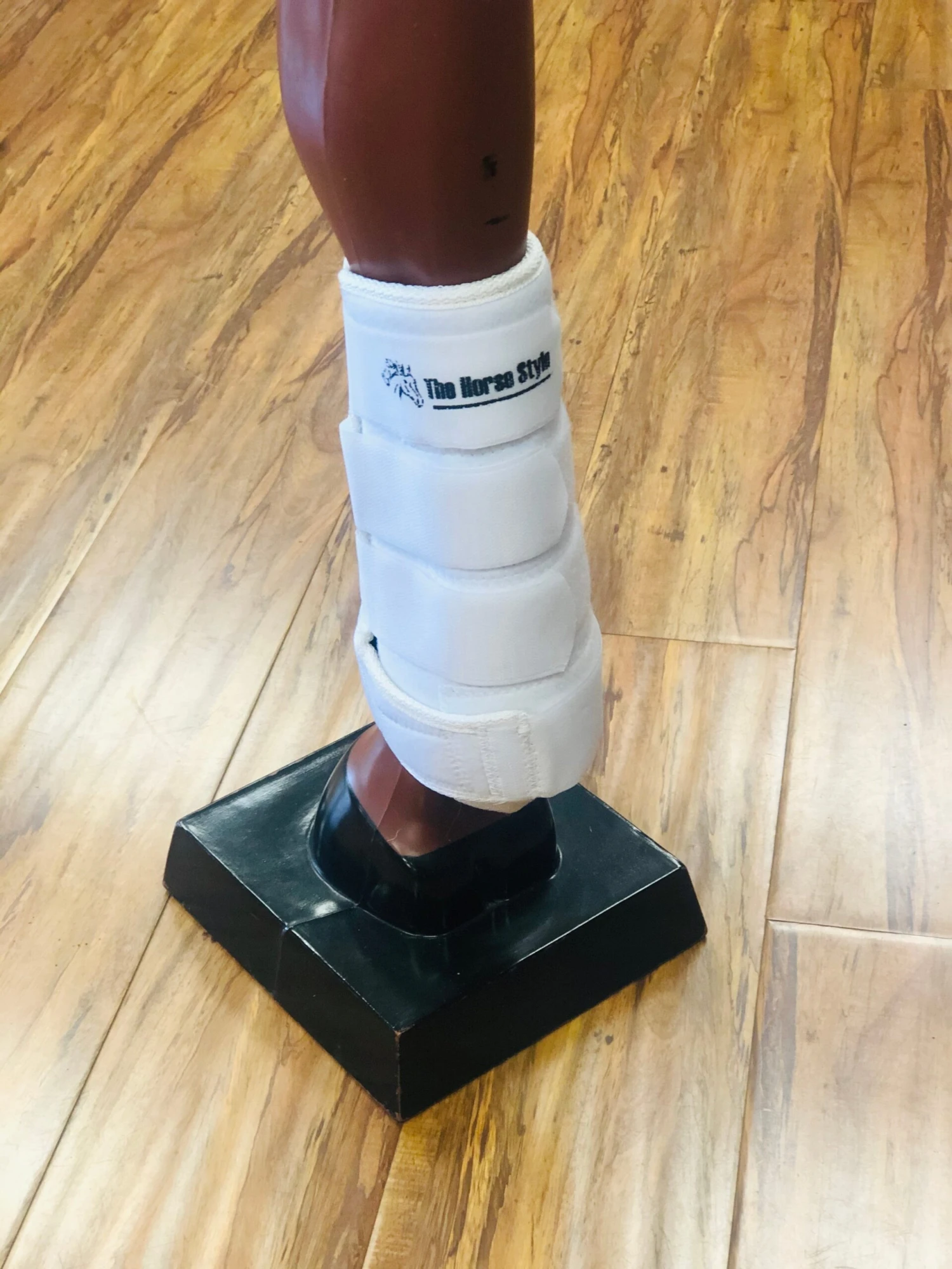 CANILERAS DE CABALLO COLOR BLANCAS PARA CABALLOS DE NEOPRENE.SE CIERRA CON VELCRO 6 CANILERAS DE CABALLO COLOR BLANCAS PARA CABALLOS DE NEOPRENE.SE CIERRA CON VELCRO - Image 6