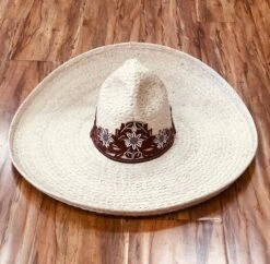 SOMBRERO DE CHARRO SOYATE DE PINA PIRORABADO. CHARRO HAT PLAM IN A PINA PINEAPPLE EMBOSSED