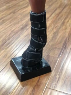 CANILLERAS DE CABALLO NEGRAS CON CAMPANA.BLACK LEATHER COMO BOOTS. -HerraduraDeOro image fc71f93c 9d55 441f 8bb0 7bbbc9781c97